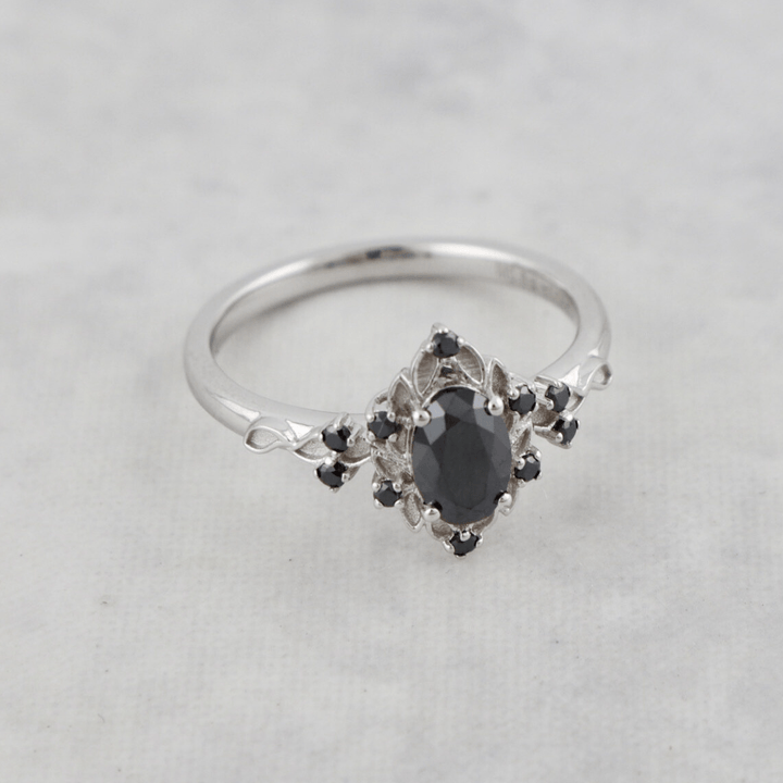 Bague Moissanites noires Mathieu Blanchard Bague de Fiançailles Florale en moissanites noires | Mathieu Blanchard Mathieu Blanchard Joaillerie