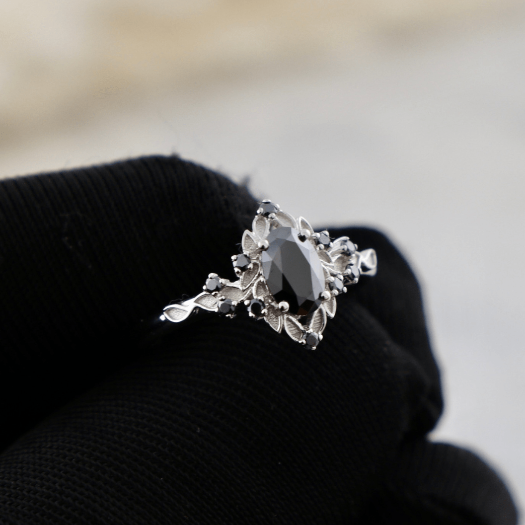 Bague Moissanites noires Mathieu Blanchard Bague de Fiançailles Florale en moissanites noires | Mathieu Blanchard Mathieu Blanchard Joaillerie
