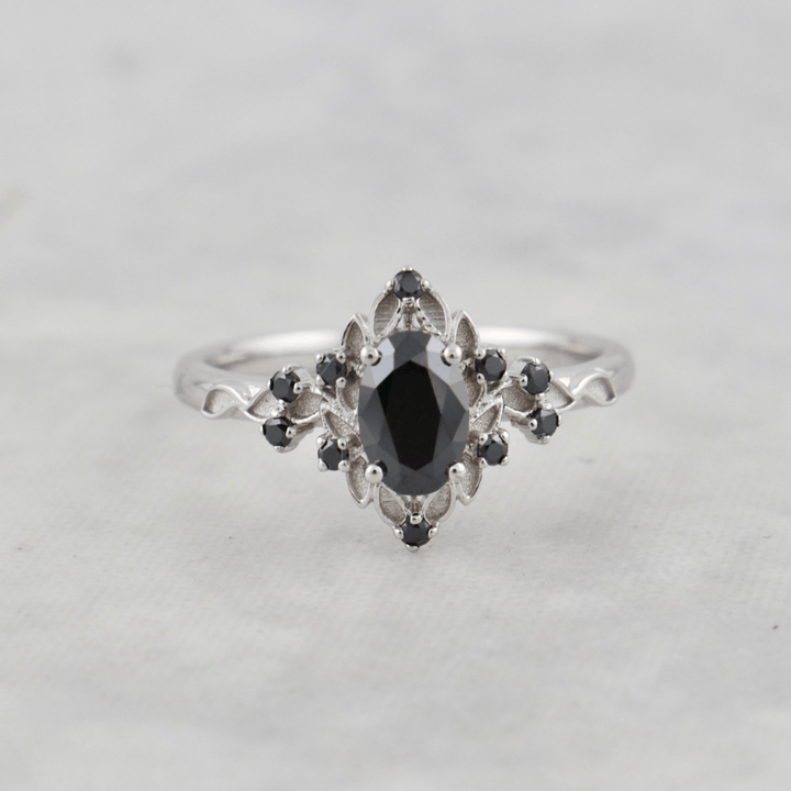 Bague Moissanites noires Mathieu Blanchard Bague de Fiançailles Florale en moissanites noires | Mathieu Blanchard Mathieu Blanchard Joaillerie
