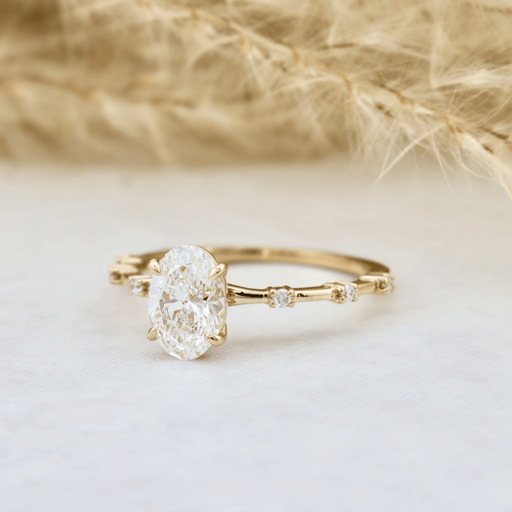 Bague Ovale et diamant 1ct Mathieu Blanchard Bagues Bague sur mesure Fancy | Diamant oval | Mathieu Blanchard Joaillerie Mathieu Blanchard Joaillerie