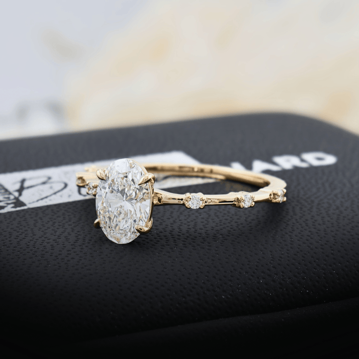 Bague Ovale et diamant 1ct Mathieu Blanchard Bagues Bague sur mesure Fancy | Diamant oval | Mathieu Blanchard Joaillerie Mathieu Blanchard Joaillerie