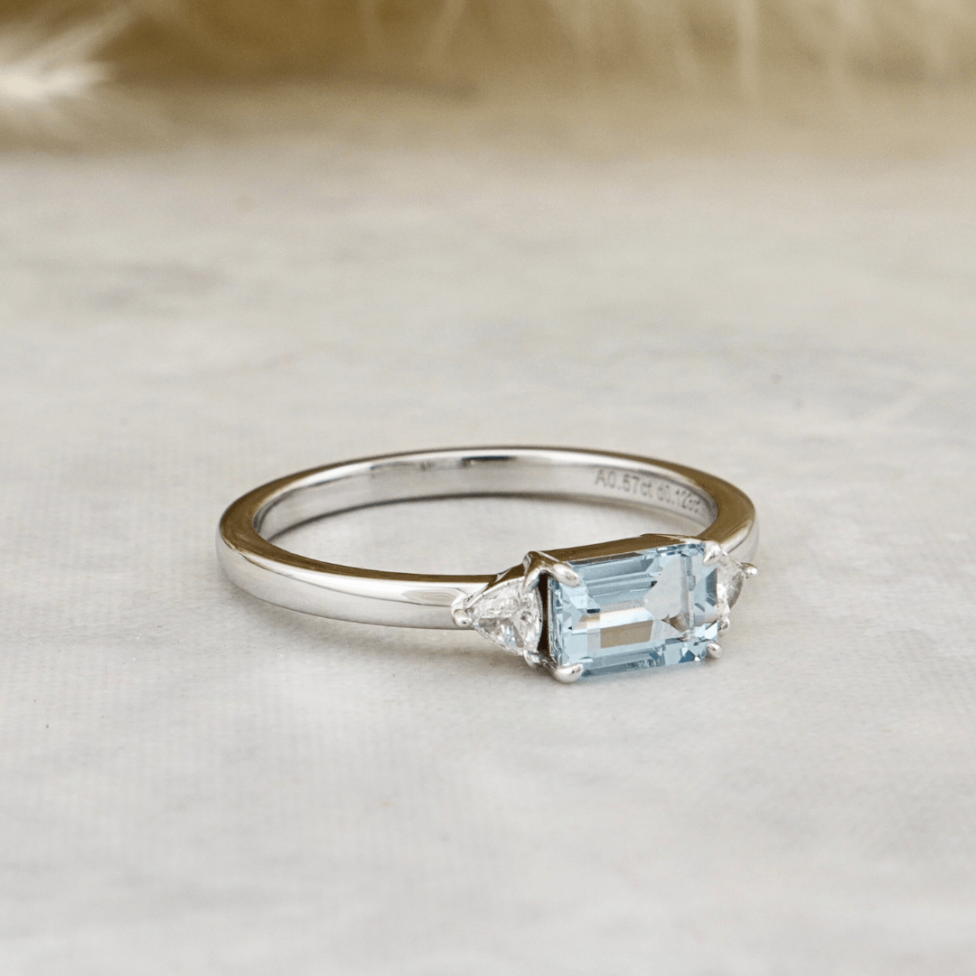 Bague Prisme, aigue marine et diamants Mathieu Blanchard Bagues Bague Prisme en or avec aigue-marine taille émeraude et diamants Trillion | Mathieu Blanchard Mathieu Blanchard Joaillerie
