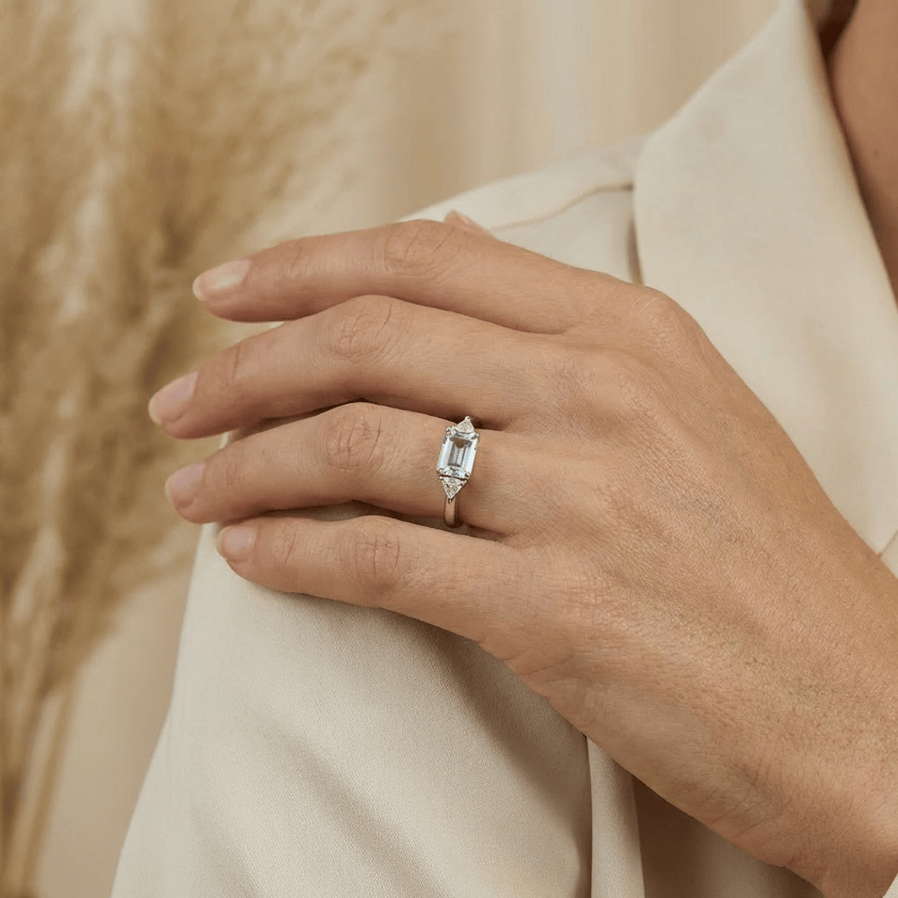 Bague Prisme, aigue marine et diamants Mathieu Blanchard Bagues Bague Prisme en or avec aigue-marine taille émeraude et diamants Trillion | Mathieu Blanchard Mathieu Blanchard Joaillerie