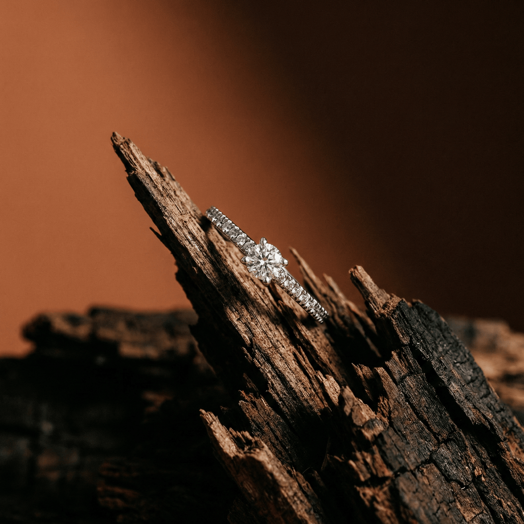 Bague Rebecca Diamants 0.39ctw Mathieu Blanchard Bagues Solitaire diamant avec pavé 0,39ctw  – Joaillerie sur mesure | Mathieu Blanchard Mathieu Blanchard Joaillerie