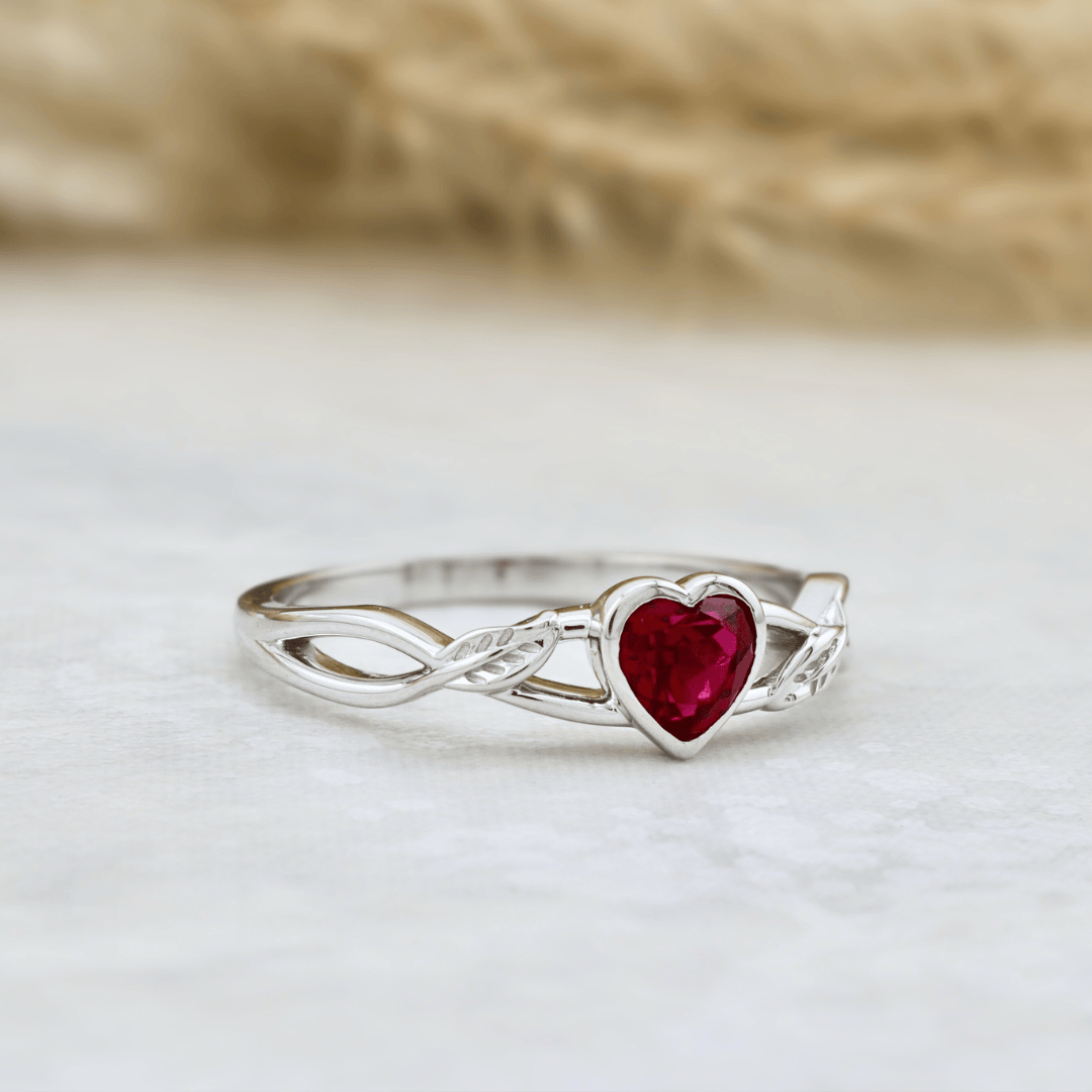 Bague Rubis Cœur Mathieu Blanchard Bagues Bague cœur rubis – Joaillerie sur mesure artisanale | Mathieu Blanchard Mathieu Blanchard Joaillerie