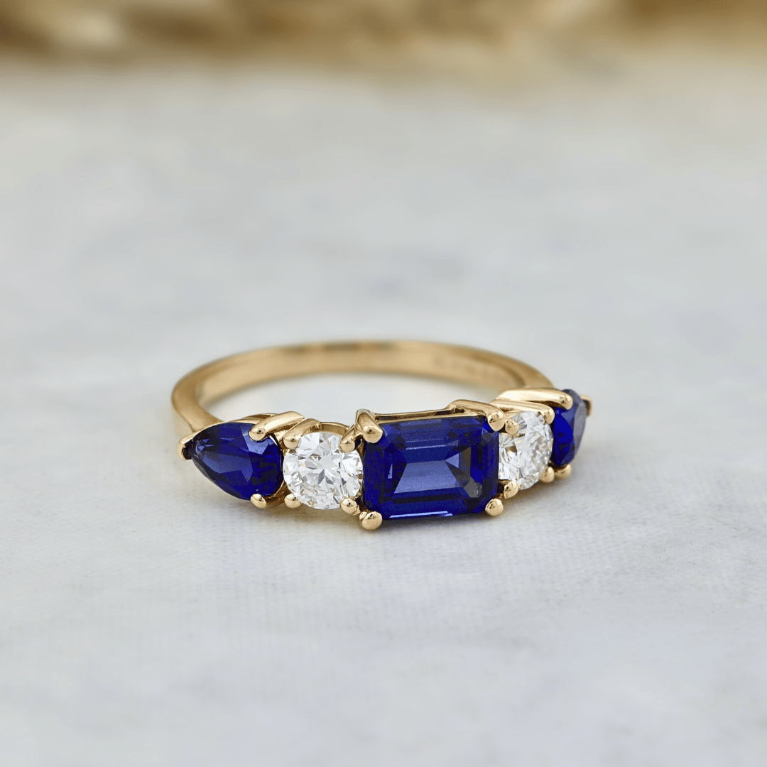 Bague, saphirs et diamants Mathieu Blanchard Bague saphir taille émeraude &amp; diamants | Mathieu Blanchard Joaillerie Mathieu Blanchard Joaillerie