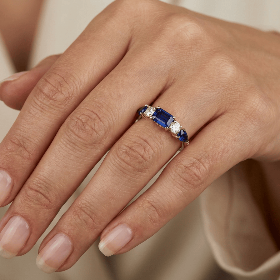 Bague, saphirs et diamants Mathieu Blanchard Bague saphir taille émeraude &amp; diamants | Mathieu Blanchard Joaillerie Mathieu Blanchard Joaillerie