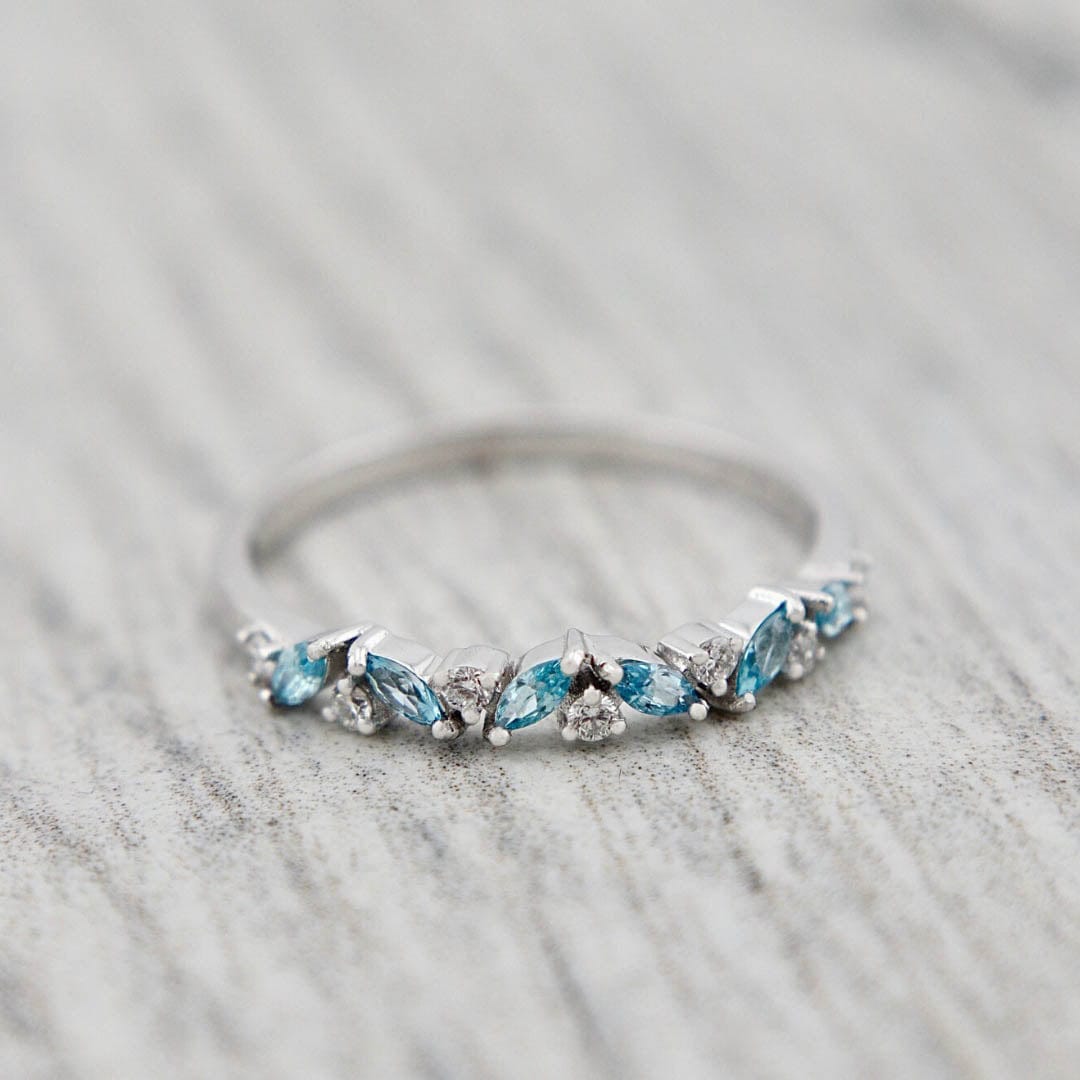 Mathieu Blanchard Bagues Bague semi-éternité Marquise en or 14K, diamants et aigues-marines
