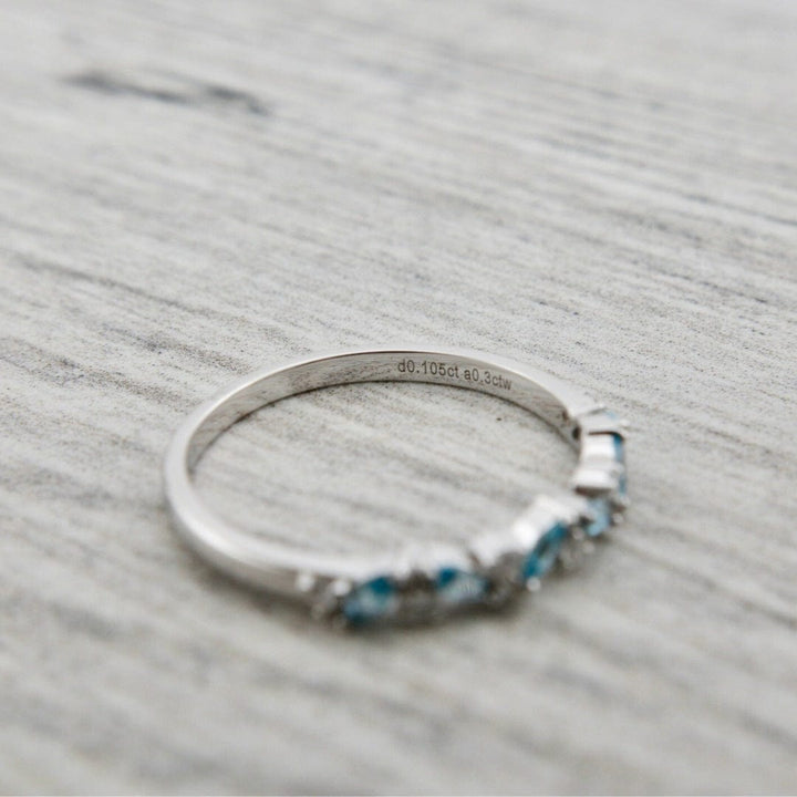 Mathieu Blanchard Bagues Bague semi-éternité Marquise en or 14K, diamants et aigues-marines