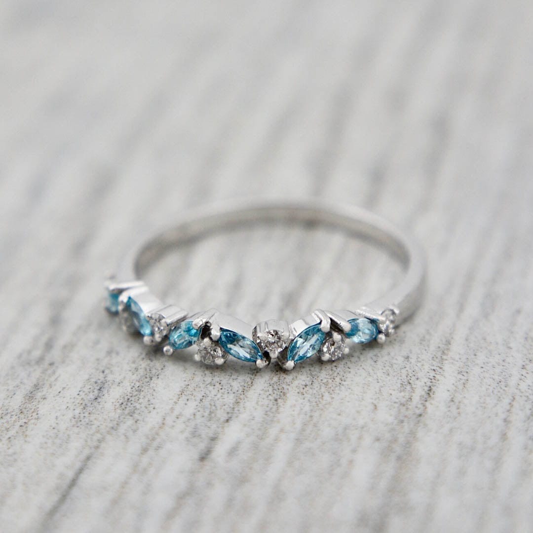 Mathieu Blanchard Bagues Bague semi-éternité Marquise en or 14K, diamants et aigues-marines