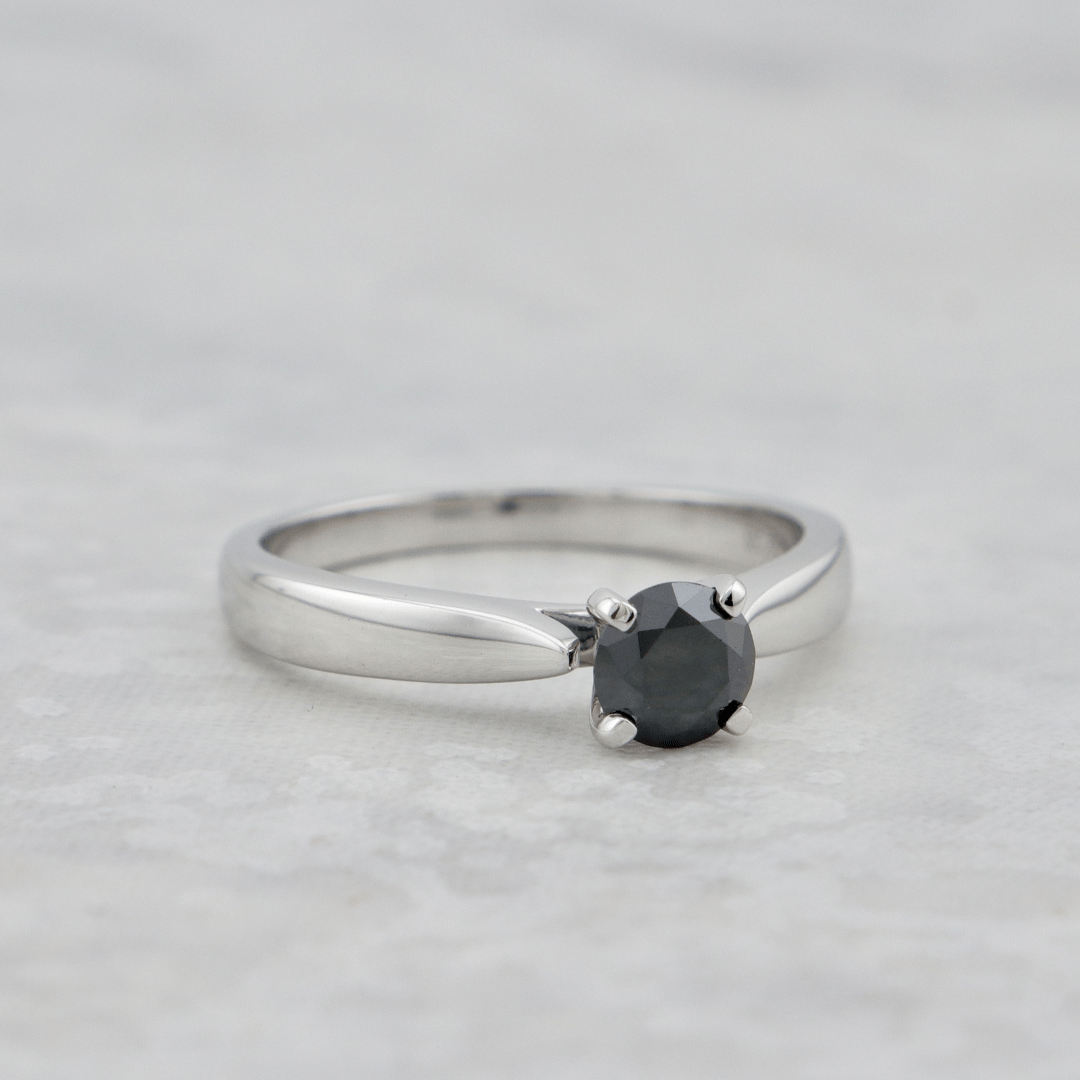 Bague solitaire Classique et moissanite noir 0,5 ct Mathieu Blanchard Bagues Solitaire Classique Moissanite Noire 0,5ct en or 10K | Mathieu Blanchard Mathieu Blanchard Joaillerie