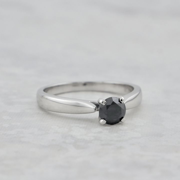 Bague solitaire Classique et moissanite noir 0,5 ct Mathieu Blanchard Bagues Solitaire Classique Moissanite Noire 0,5ct en or 10K | Mathieu Blanchard Mathieu Blanchard Joaillerie