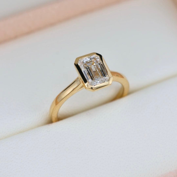 Bague solitaire Émeraude diamant 1 ct Mathieu Blanchard Bagues Bague solitaire Émeraude diamant 1 ct | Mathieu Blanchard Mathieu Blanchard Joaillerie
