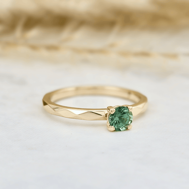 Bague solitaire Facette Saphir Bleu Vert Mathieu Blanchard Bagues Bague solitaire Facette Saphir Teal - Sur mesure | Mathieu Blanchard Mathieu Blanchard Joaillerie