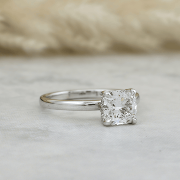 Bague Solitaire Halo Diamant Cushion 1.5 ct Mathieu Blanchard Bagues Bague de fiançailles oval diamant de laboratoire | Mathieu Blanchard Mathieu Blanchard Joaillerie