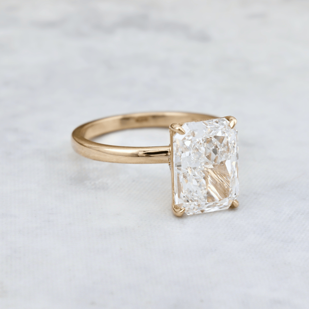 Bague Solitaire Halo Diamant Radiant 3,8 ct Mathieu Blanchard Bagues Bague Boucle Solitaire Halo Diamant Radiant 3,8 ct | Mathieu Blanchard Mathieu Blanchard Joaillerie