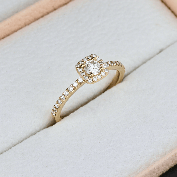Bague solitaire Halo diamants 0.45 ctw Mathieu Blanchard Bagues Bague solitaire Halo diamants 0.45 ctw | Mathieu Blanchard Joaillerie Mathieu Blanchard Joaillerie