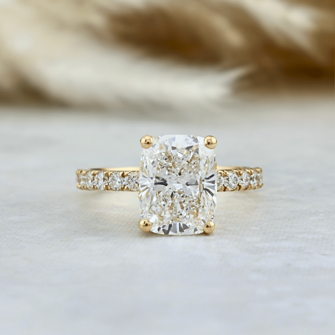 Bague solitaire Halo et diamant cushion 2.5 ct Mathieu Blanchard Bagues Bague de fiançailles Cushion allongé 2.5 ct et halo caché | Mathieu Blanchard Mathieu Blanchard Joaillerie