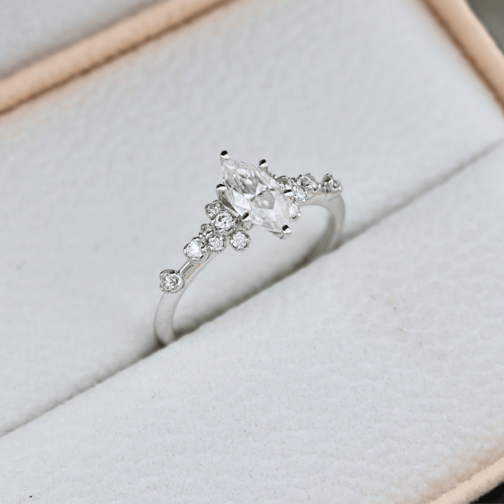 Mathieu Blanchard Bagues Bague solitaire Nuage Marquise en or 10K ou argent sterling et moissanites