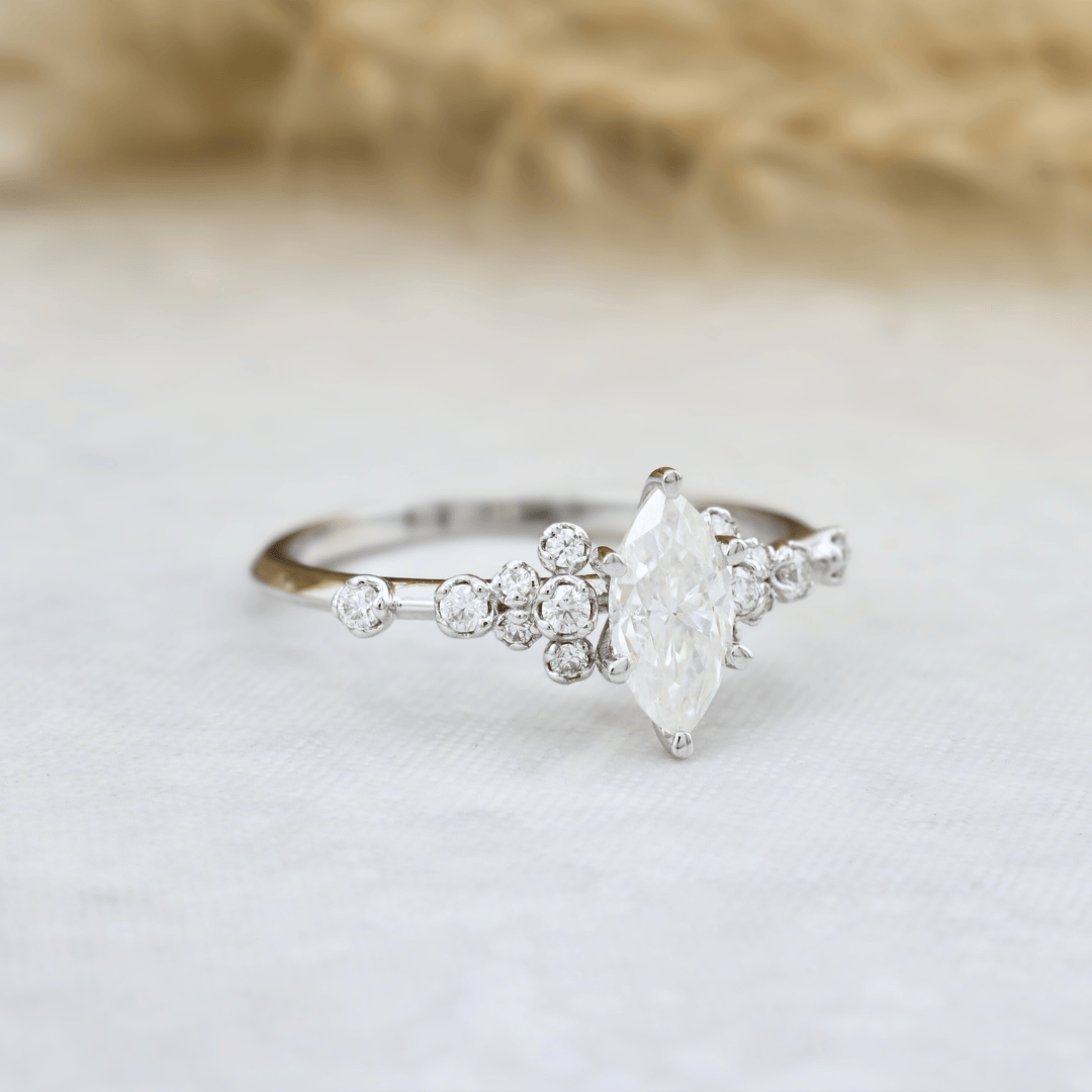 Mathieu Blanchard Bagues Bague solitaire Nuage Marquise en or 10K ou argent sterling et moissanites