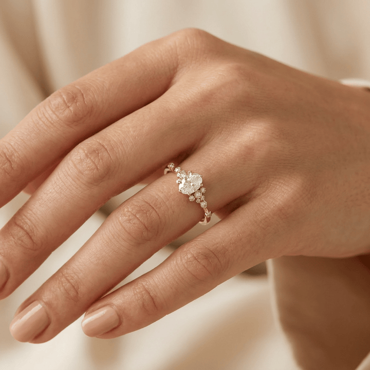 Mathieu Blanchard Bagues Bague solitaire Nuage Ovale en or 10K ou argent sterling et moissanites