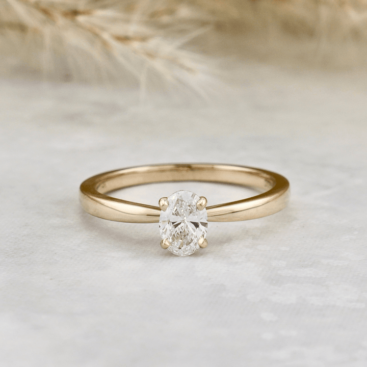 Bague solitaire Ovale 0,5 ct Mathieu Blanchard Bagues 5 / Or jaune 18K PBA6OM15808S-5 Bague Solitaire en or 14K - 18K et diamant oval 0,5ct | Mathieu Blanchard Mathieu Blanchard Joaillerie