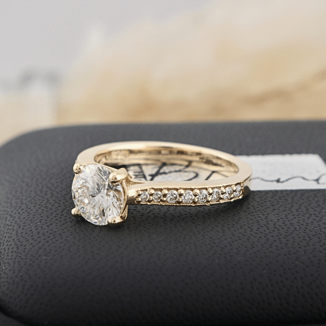 Bague solitaire Pavé et diamant 1 ct Mathieu Blanchard Bagues Bague de fiançailles solitaire pavée - 1ct | Mathieu Blanchard Mathieu Blanchard Joaillerie