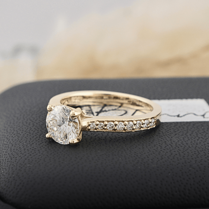 Bague solitaire Pavé et diamant 1 ct Mathieu Blanchard Bagues Bague de fiançailles solitaire pavée - 1ct | Mathieu Blanchard Mathieu Blanchard Joaillerie