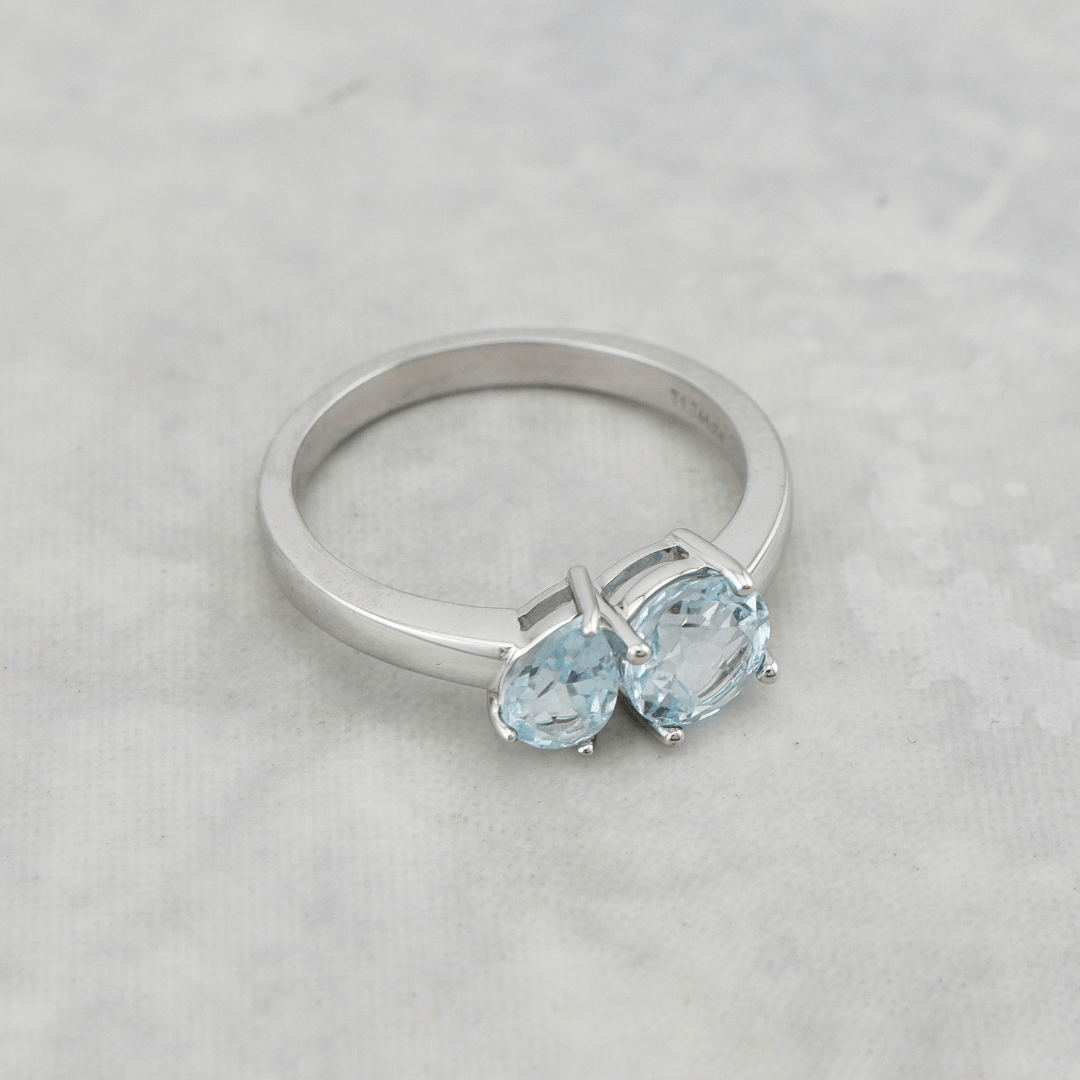 Bague Toi&amp;Moi et topaze en or blanc 14K Mathieu Blanchard Bagues Bague Toi&amp;Moi en or 14K et topaze bleu  1,745 ctw   | Mathieu Blanchard Joaillerie Mathieu Blanchard Joaillerie