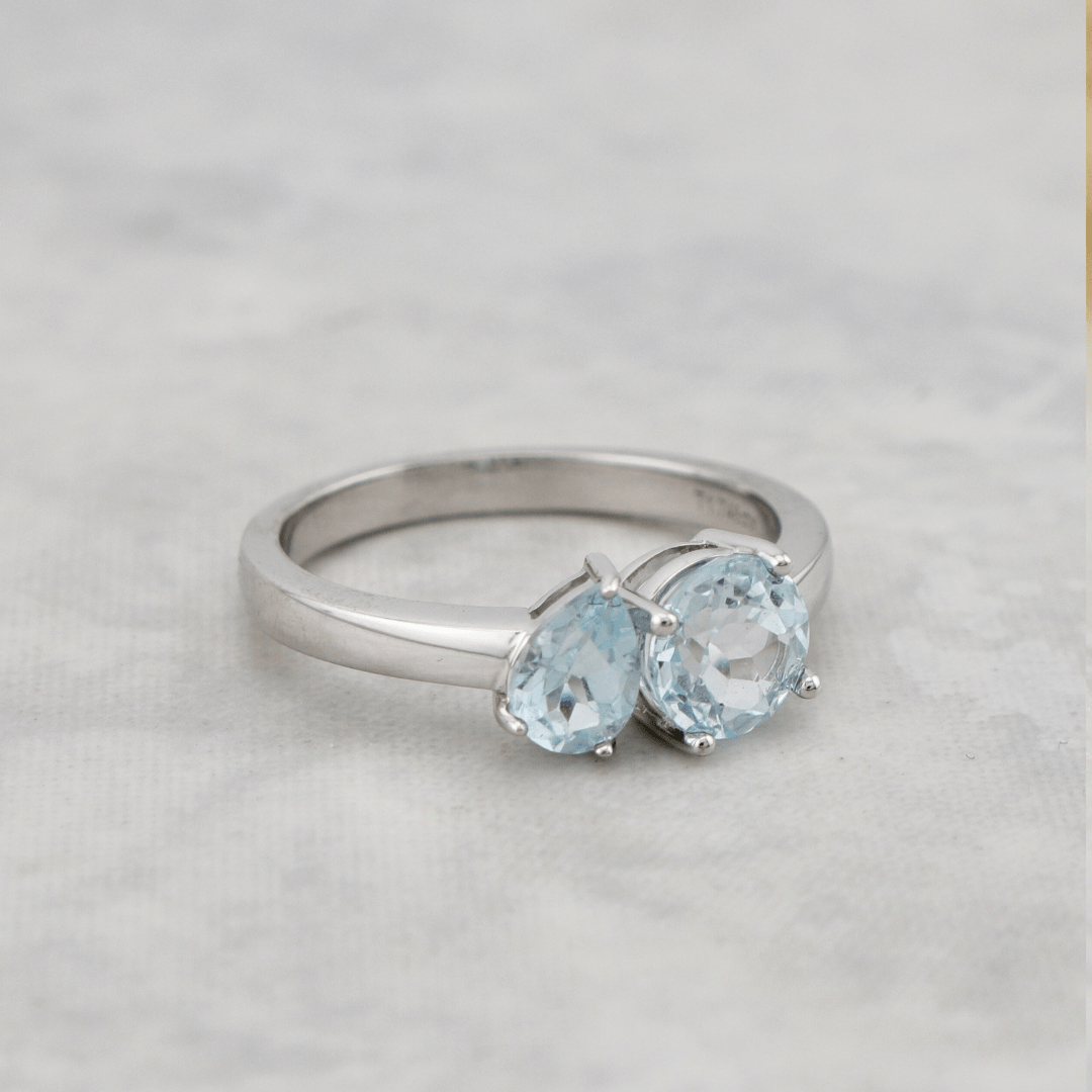 Bague Toi&amp;Moi et topaze en or blanc 14K Mathieu Blanchard Bagues Bague Toi&amp;Moi en or 14K et topaze bleu  1,745 ctw   | Mathieu Blanchard Joaillerie Mathieu Blanchard Joaillerie