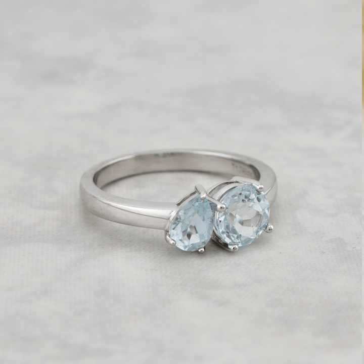 Bague Toi&amp;Moi et topaze en or blanc 14K Mathieu Blanchard Bagues Bague Toi&amp;Moi en or 14K et topaze bleu  1,745 ctw   | Mathieu Blanchard Joaillerie Mathieu Blanchard Joaillerie
