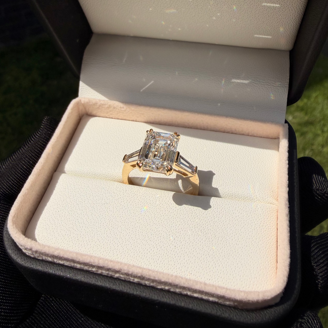 Bague Trapèze Diamant Émeraude 6 ct Mathieu Blanchard Bagues Bague de fiançailles - Diamant Émeraude 6 ct | Mathieu Blanchard Mathieu Blanchard Joaillerie