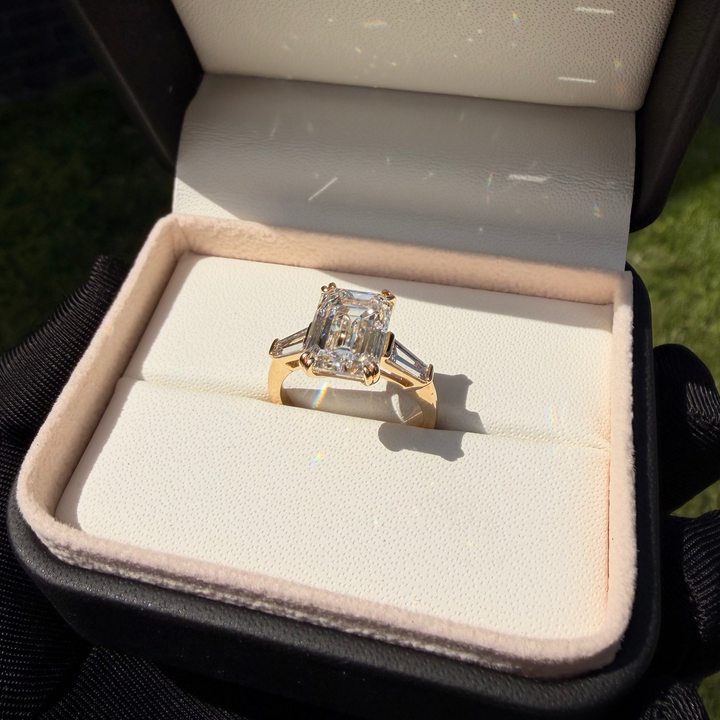 Bague Trapèze Diamant Émeraude 6 ct Mathieu Blanchard Bagues Bague de fiançailles - Diamant Émeraude 6 ct | Mathieu Blanchard Mathieu Blanchard Joaillerie