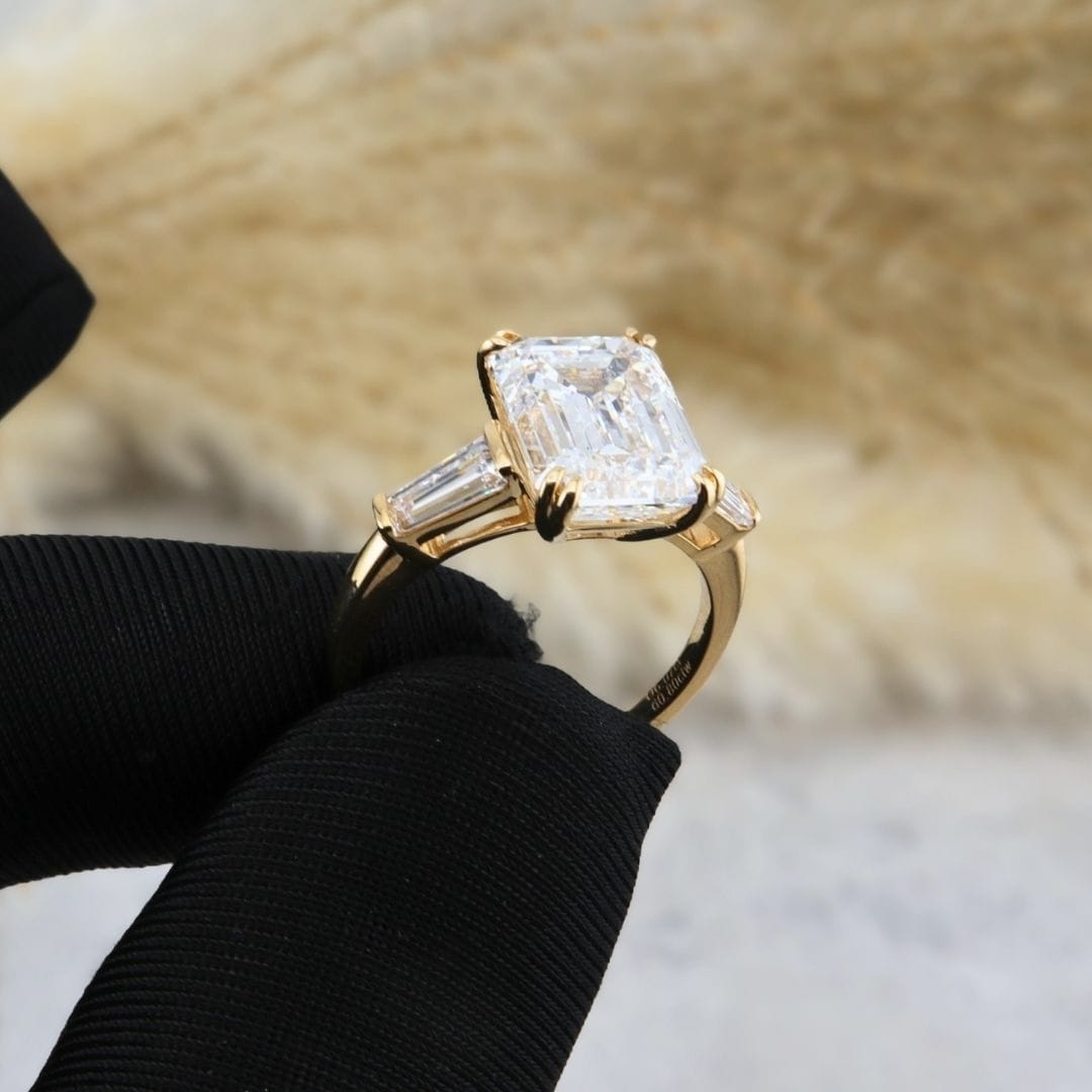 Bague Trapèze Diamant Émeraude 6 ct Mathieu Blanchard Bagues Bague de fiançailles - Diamant Émeraude 6 ct | Mathieu Blanchard Mathieu Blanchard Joaillerie