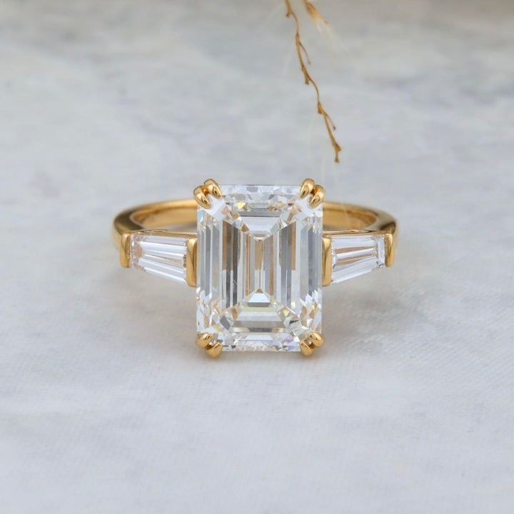 Bague Trapèze Diamant Émeraude 6 ct Mathieu Blanchard Bagues Bague de fiançailles - Diamant Émeraude 6 ct | Mathieu Blanchard Mathieu Blanchard Joaillerie