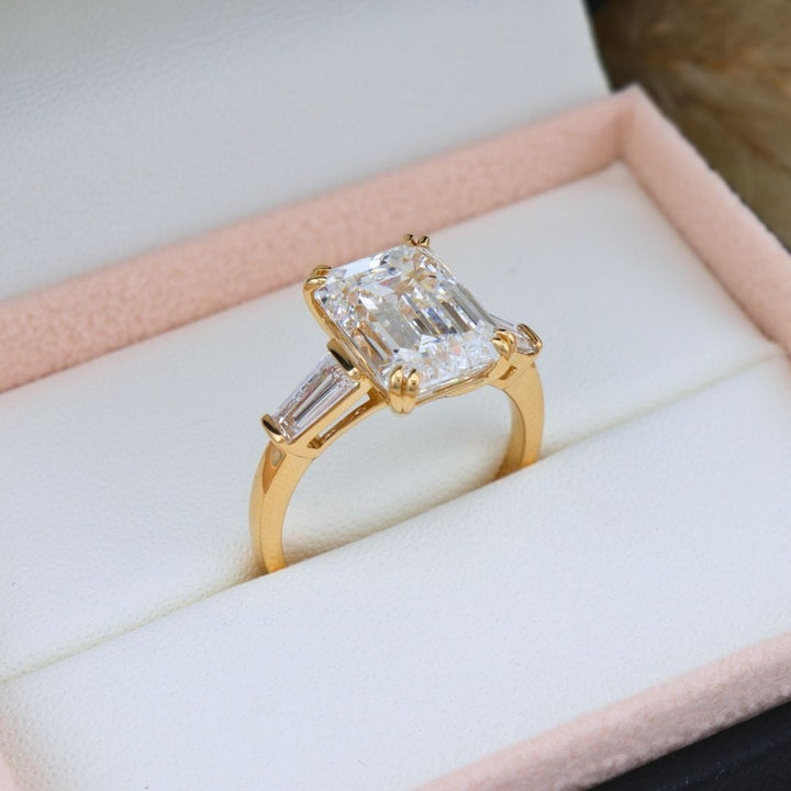 Bague Trapèze Diamant Émeraude 6 ct Mathieu Blanchard Bagues Bague de fiançailles - Diamant Émeraude 6 ct | Mathieu Blanchard Mathieu Blanchard Joaillerie