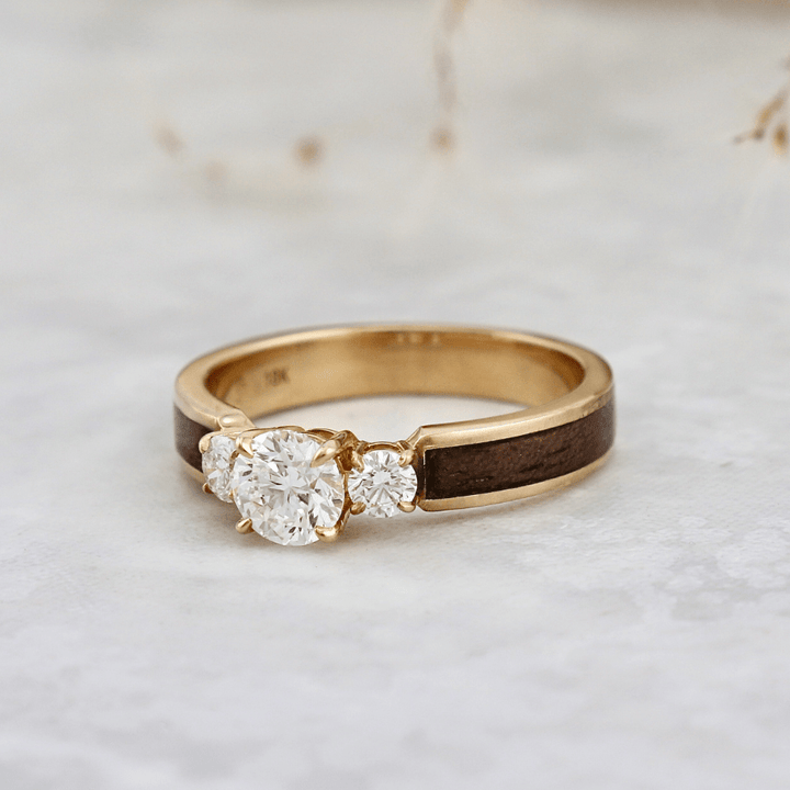 Bague Trinité en bois et diamants 0,80 CTW Mathieu Blanchard Bagues de fiançailles à trois diamants 0,80 CTW et bois, par Mathieu Blanchard Mathieu Blanchard Joaillerie