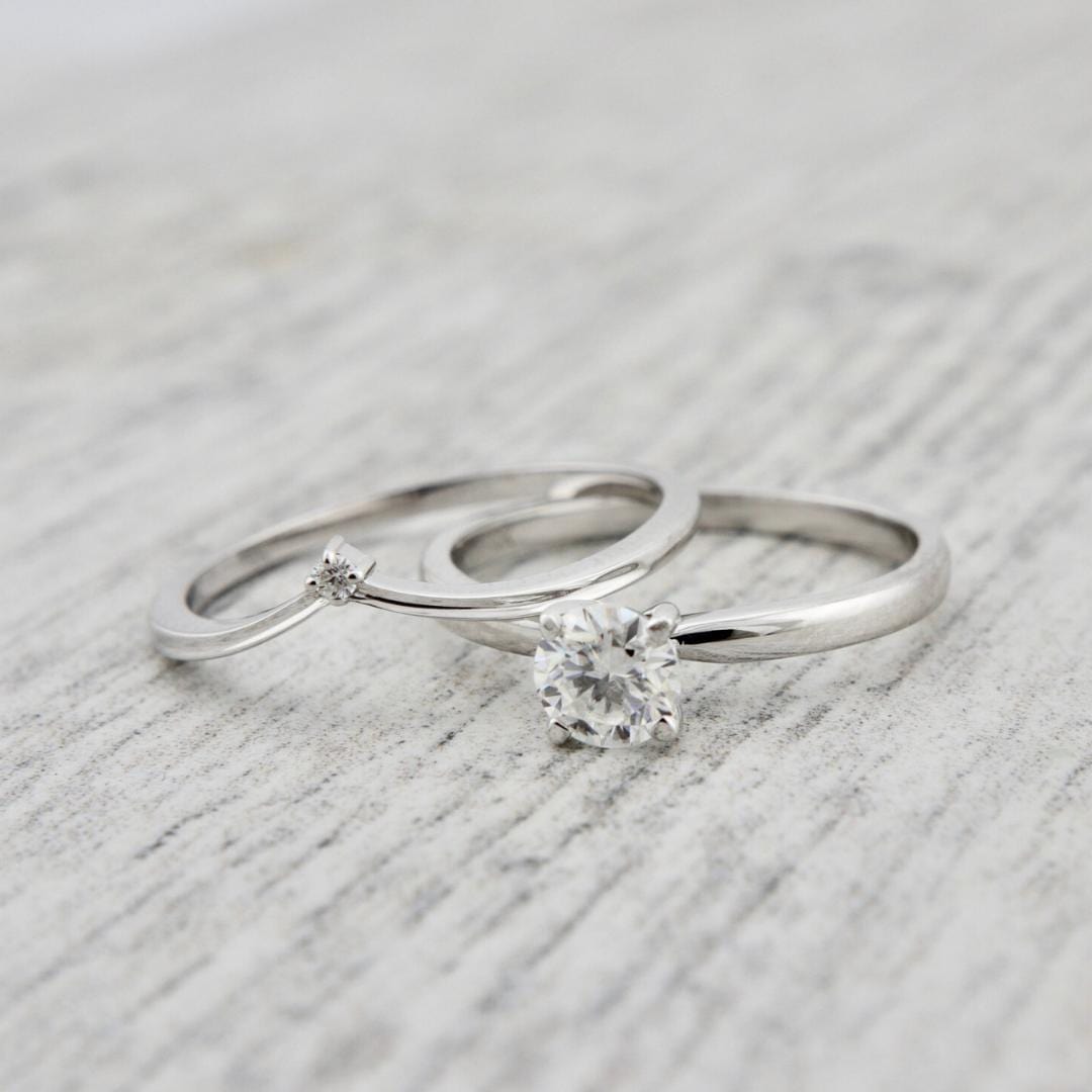 Mathieu Blanchard Grandeur 6 / Or 10K / Doré Bague V en or 10K et moissanite