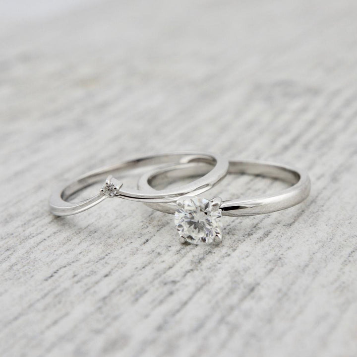 Mathieu Blanchard Grandeur 6 / Or 10K / Doré Bague V en or 10K et moissanite