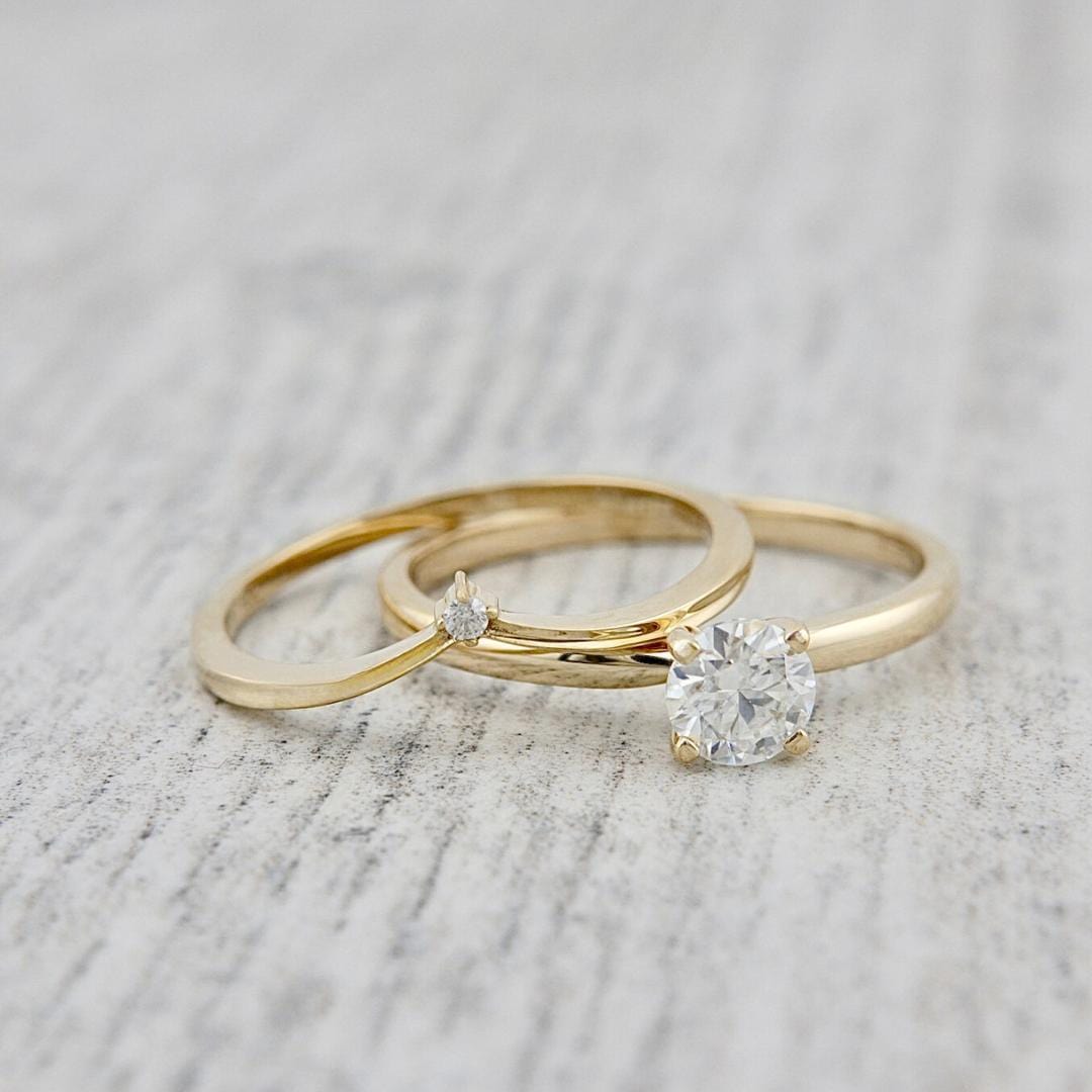 Mathieu Blanchard Bague V en or 10K et moissanite