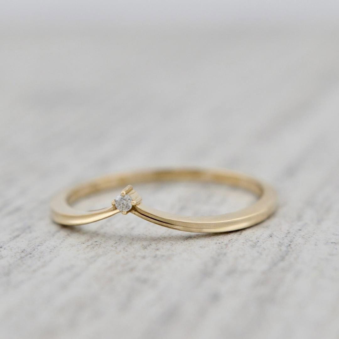 Mathieu Blanchard Bague V en or 10K et moissanite