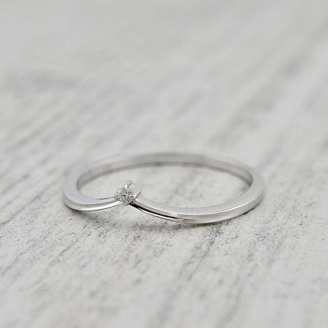 Mathieu Blanchard Bague V en or 10K et moissanite