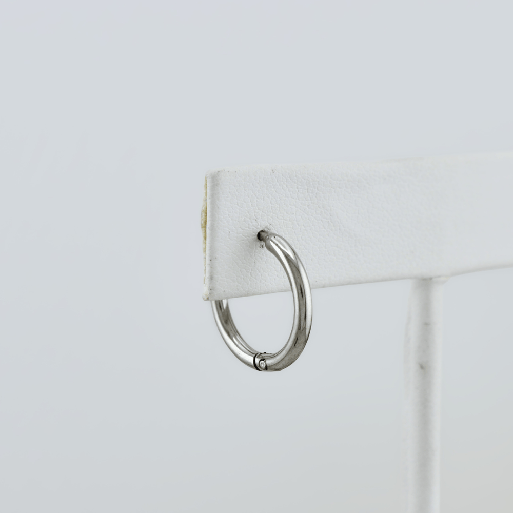 Boucles d'oreilles anneaux simples en acier inoxydable Mathieu Blanchard Boucles d'oreilles Anneaux Minimalistes en acier inox | Mathieu Blanchard  Mathieu Blanchard Joaillerie