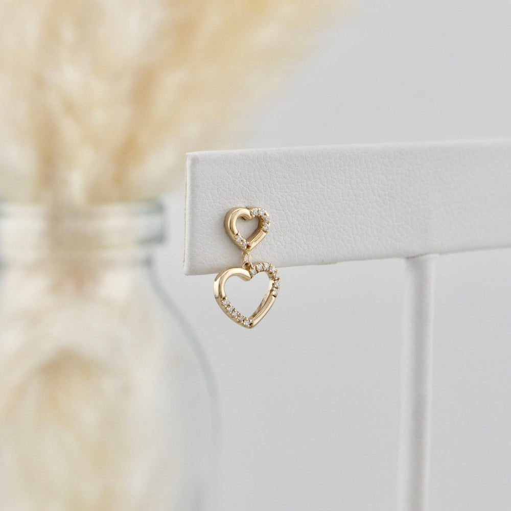 Boucles d'oreilles Coeurs et moissanites en or jaune 14K Mathieu Blanchard Boucles d'oreilles Or jaune 14K PBODOM13776S Boucles d'oreilles Coeurs en or 14K et moissanites | Mathieu Blanchard Mathieu Blanchard Joaillerie