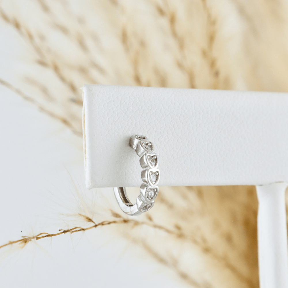 Boucles d'oreilles Huggies Coeurs en argent sterling Mathieu Blanchard Boucles d'oreilles Boucles d'oreilles Huggies en argent sterling | Mathieu Blanchard  Mathieu Blanchard Joaillerie