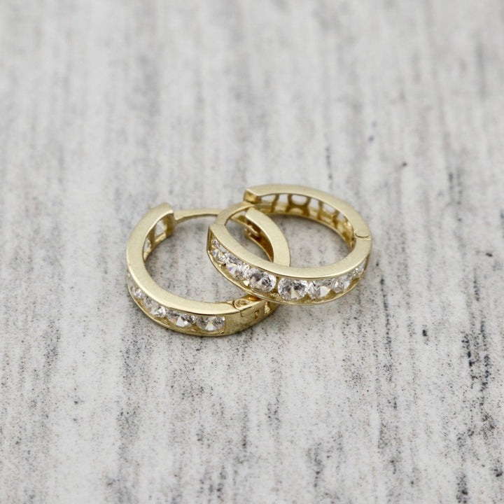 - Boucles d'oreilles Boucles d'oreilles huggies Éclats en or 10K