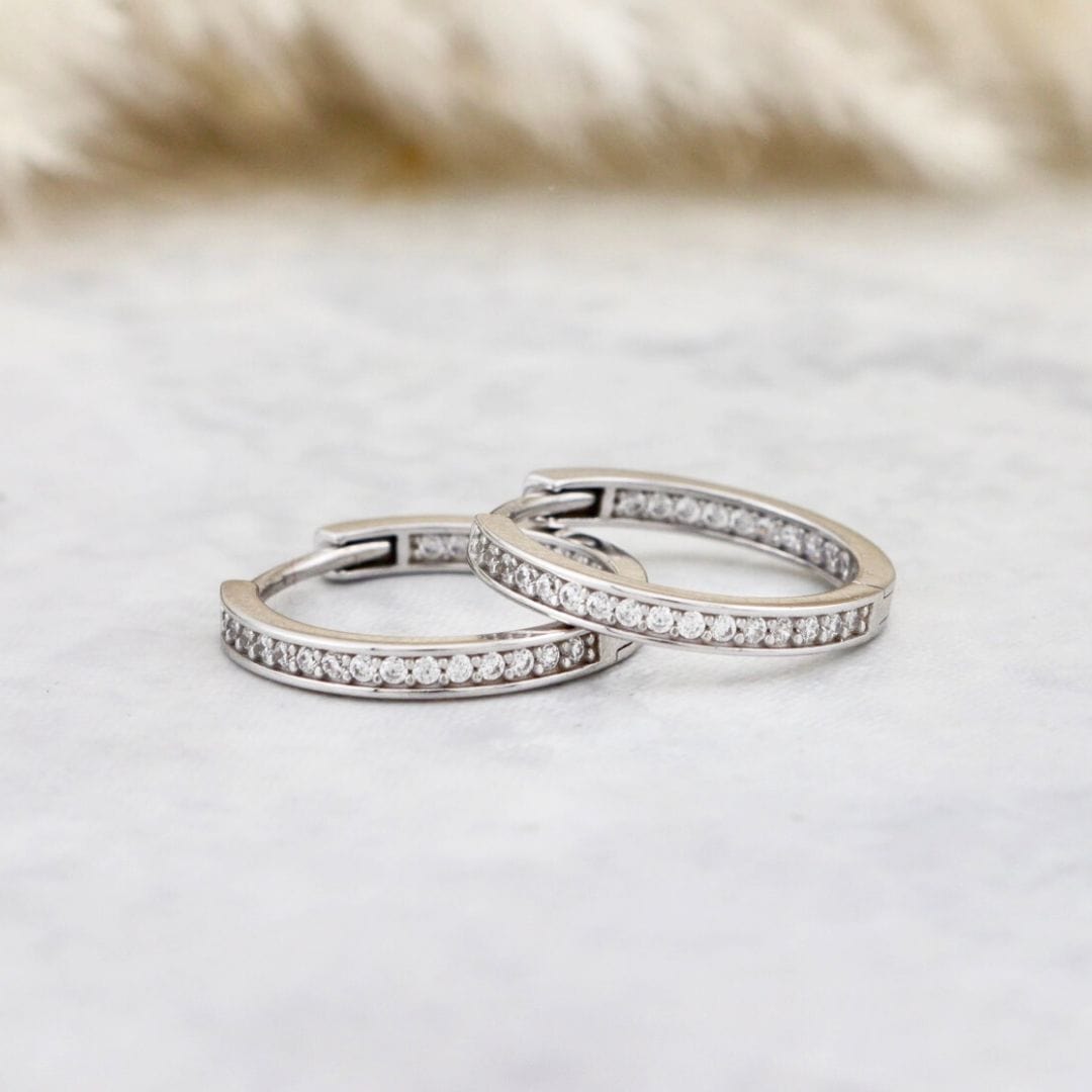 Boucles d'oreilles huggies Éclats + - Boucles d'oreilles Or blanc 10K / 15 mm EW-D17-4748-14 Boucles d'oreilles huggies Éclats + en or 10K | Mathieu Blanchard Mathieu Blanchard Joaillerie
