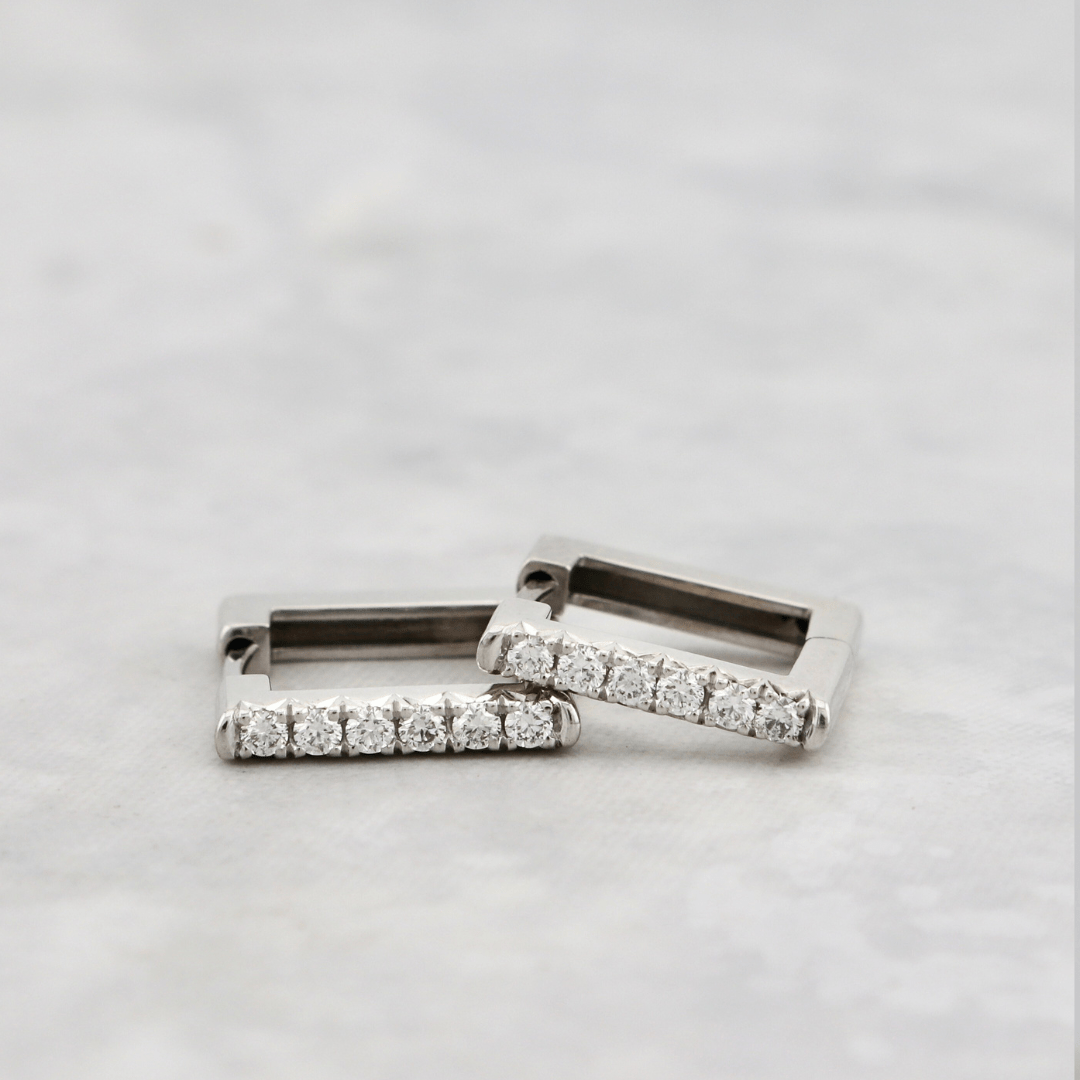 Christine Dwane Boucles d'oreilles Huggies en argent sterling et diamants