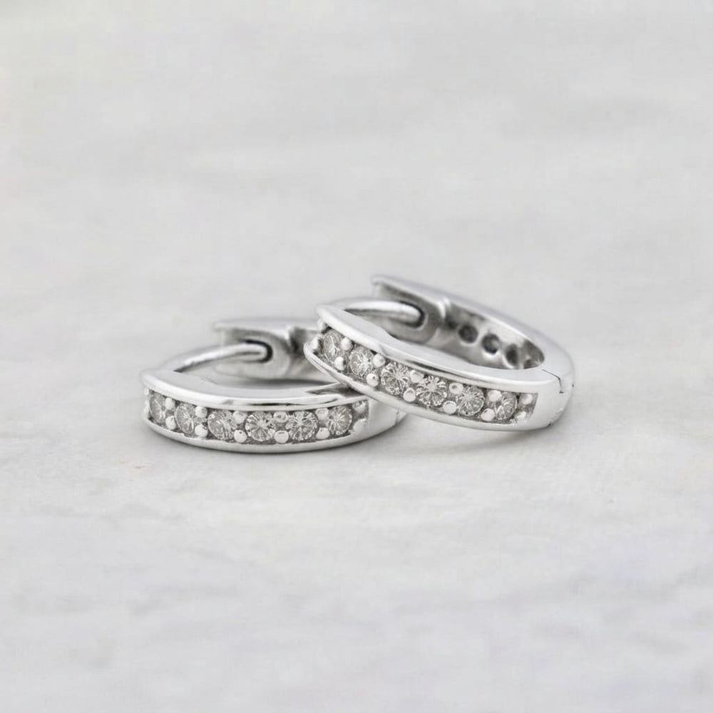 Boucles d'oreilles Huggies en argent sterling Mathieu Blanchard Boucles d'oreilles Boucles d'oreilles Huggies en argent sterling | Mathieu Blanchard  Mathieu Blanchard Joaillerie