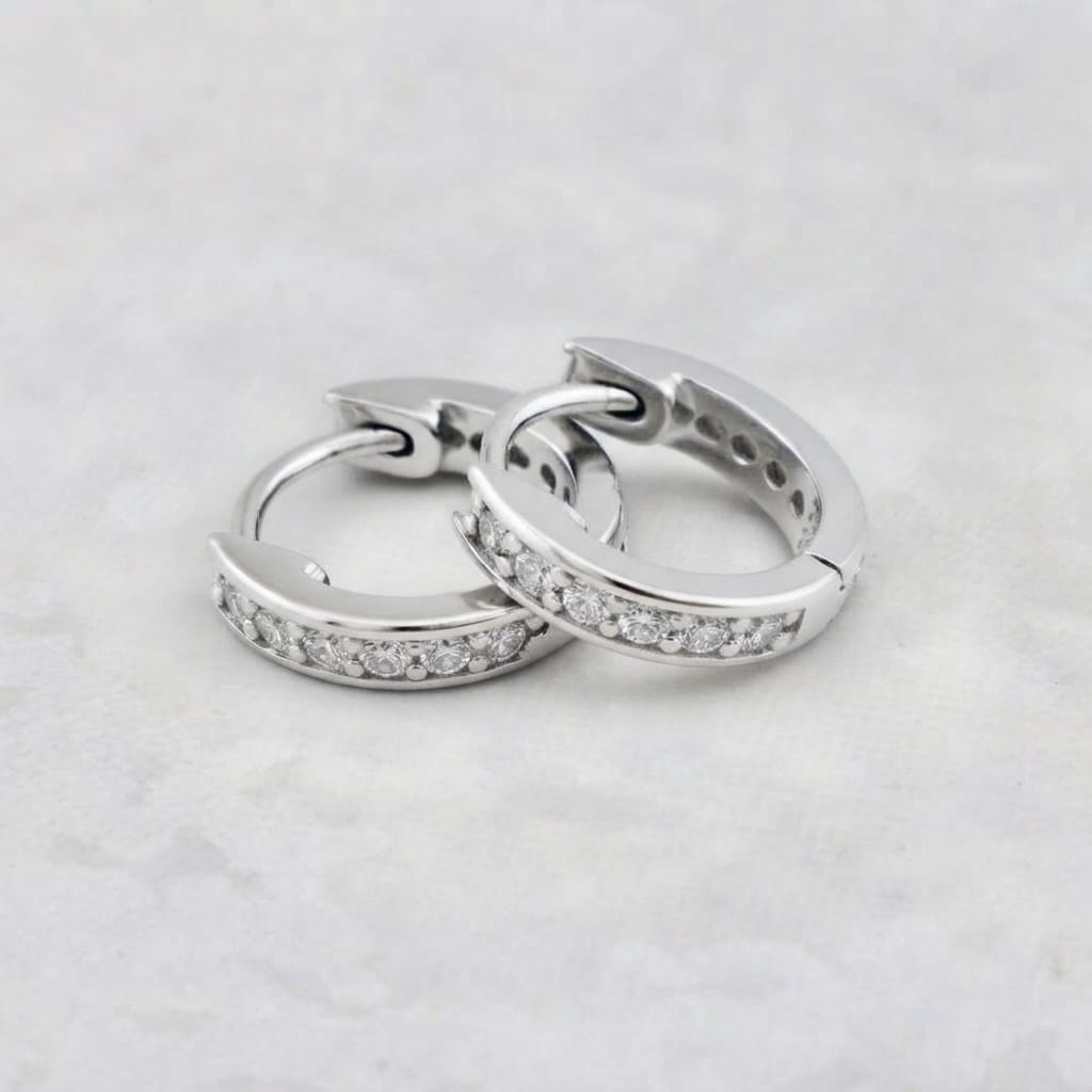 Boucles d'oreilles Huggies en argent sterling Mathieu Blanchard Boucles d'oreilles Boucles d'oreilles Huggies en argent sterling | Mathieu Blanchard  Mathieu Blanchard Joaillerie